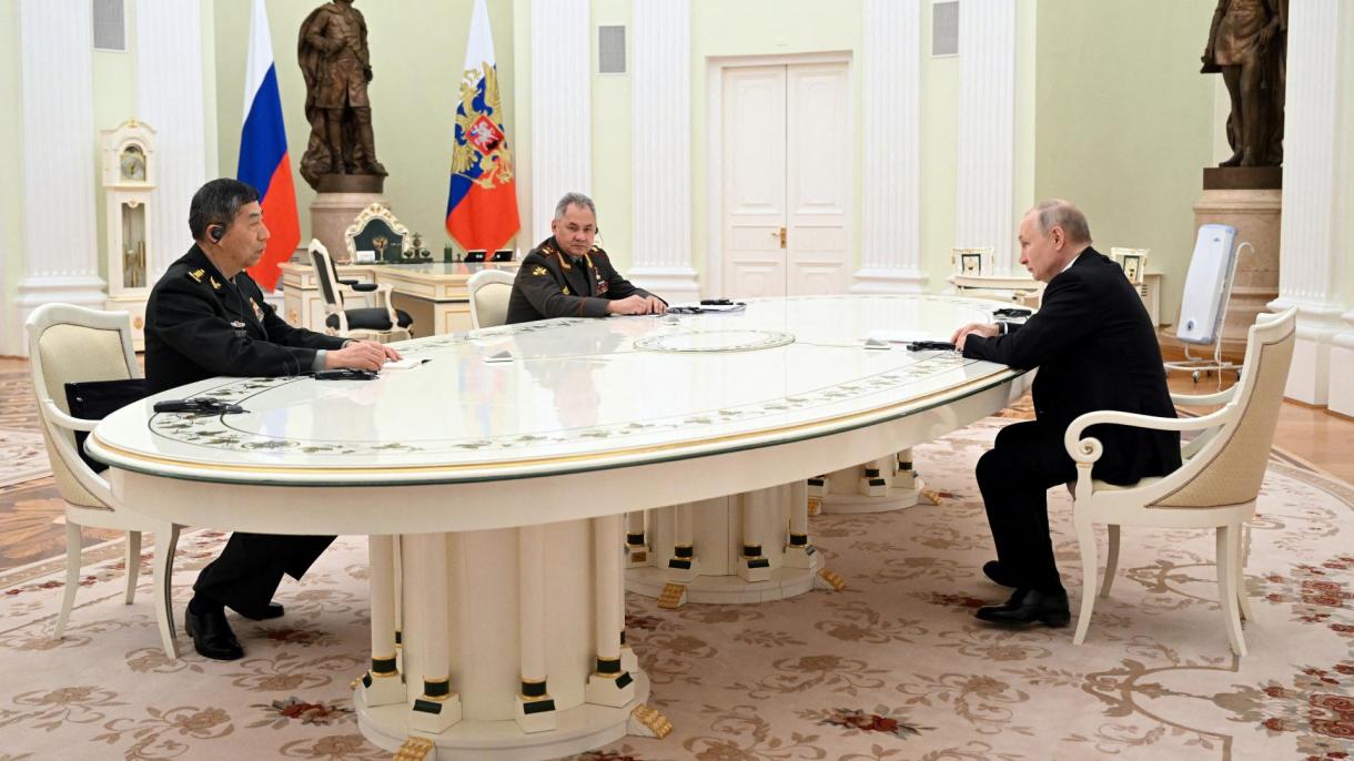 Με τον υπουργό Άμυνας της Κίνας συναντήθηκε ο Ρώσος Πρόεδρος