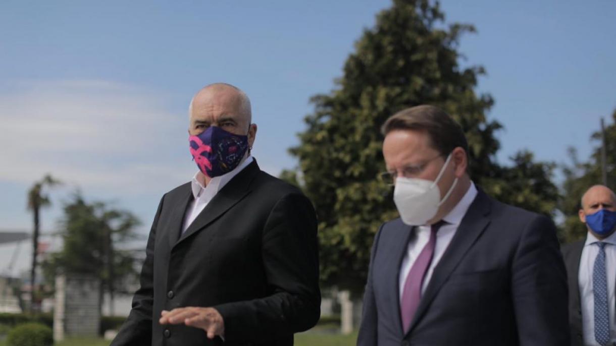 Oliver Varhelyi_Edi Rama_Tiran_Rinas_3.jpg