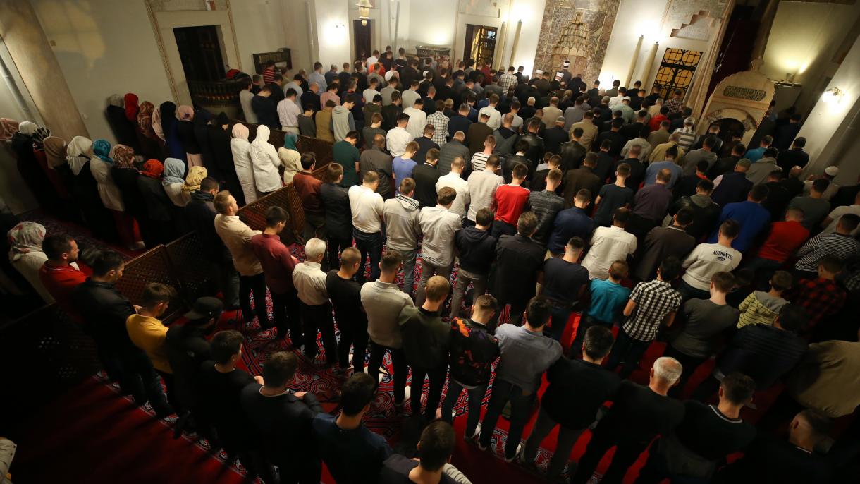 Muslimani u Bosni i Hercegovini klanjali prvi teravih-namaz