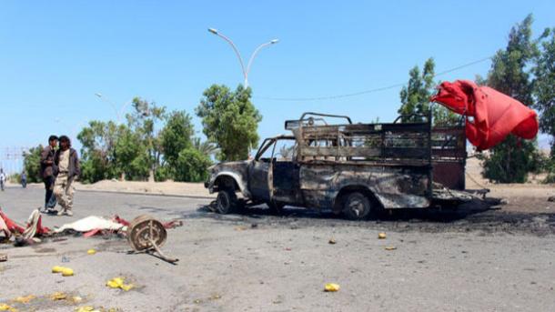 也门亚丁省省长和警察局长车队遇袭多人死亡