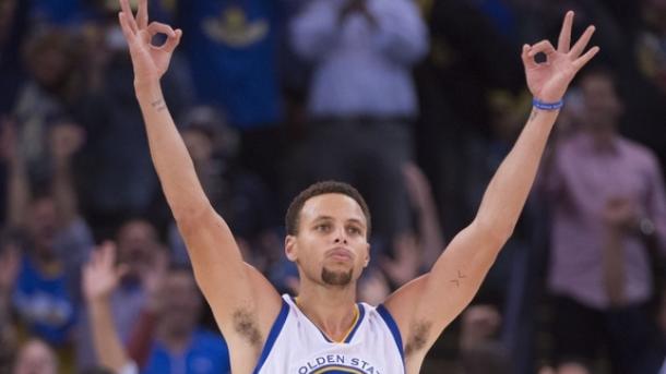 Stephen Curry ribashkohet me Warriors