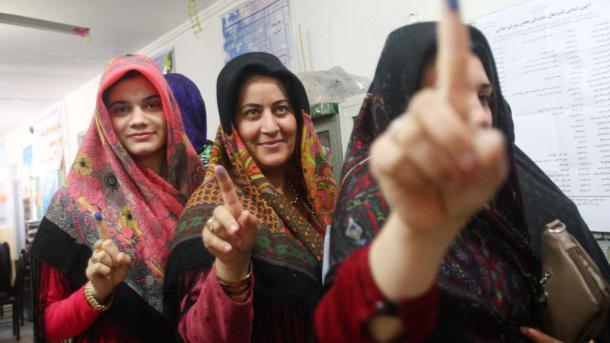 بندر تۆرکمنده ایکی تۆرکمن وکیل بوُلماق اۆچین یاریشیار