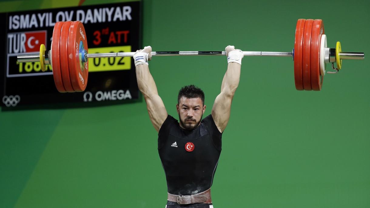 Olimpiýa oýunlarynda Türkiýäniň adyndan çykyş eden türkmenistanly Ismailow kümüş medala eýe boldy