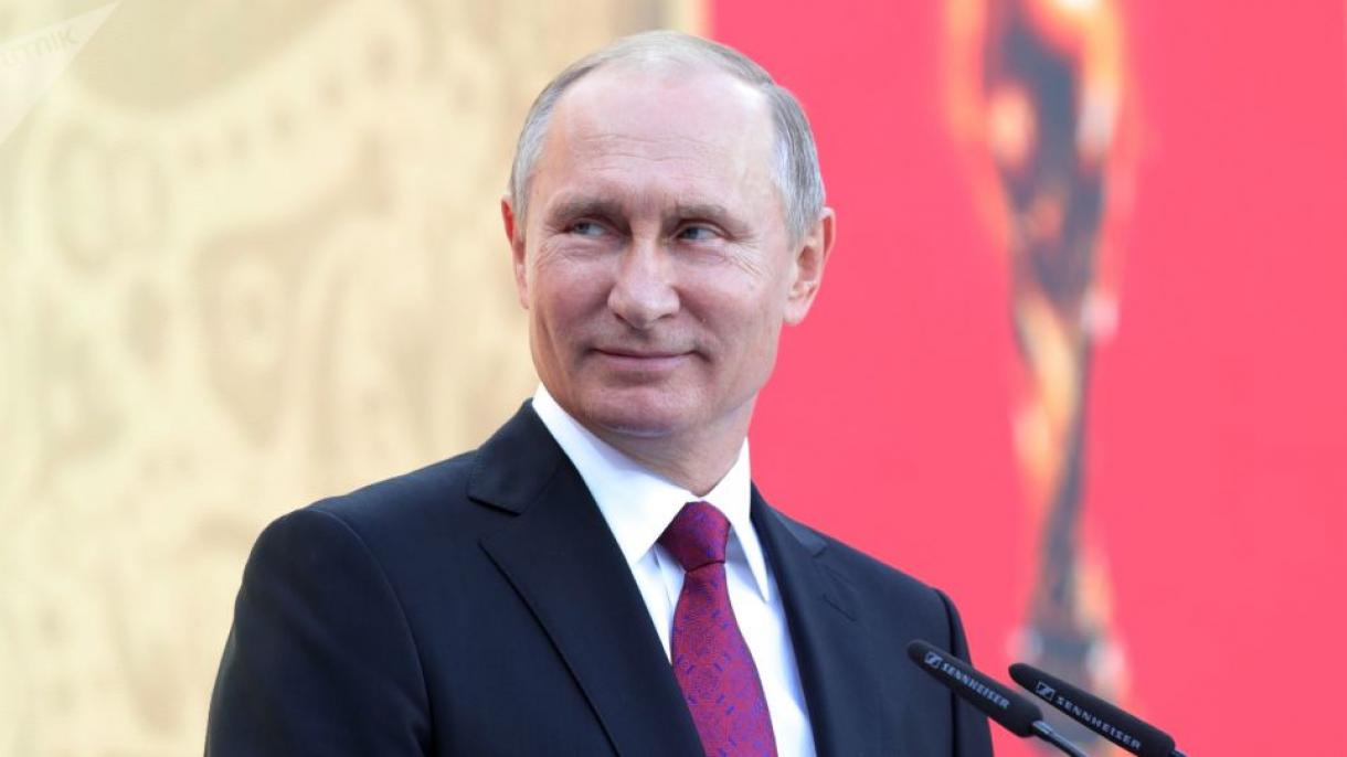 Putin partecipa alla manovra militare e lancia 4 missili balistici