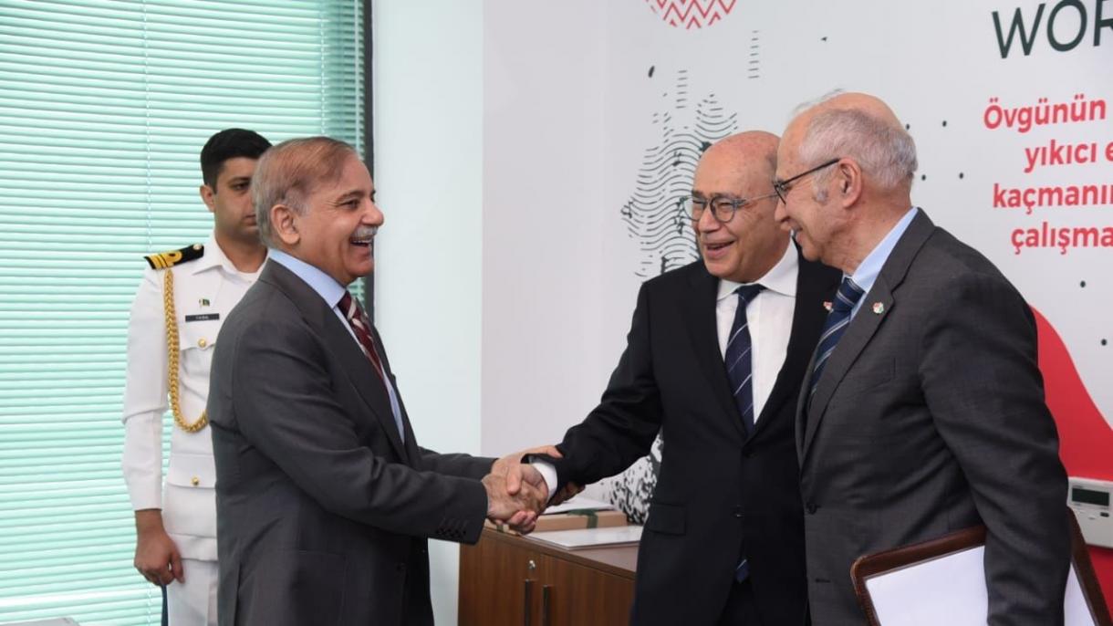 sahbaz serif ankara'da turk is insanlariyla.jpg