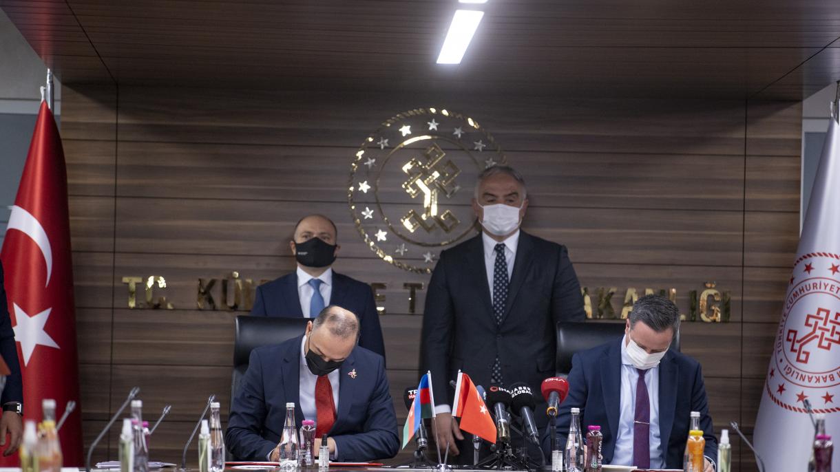 Azerbaycan Kültür Bakanı-3.jpg