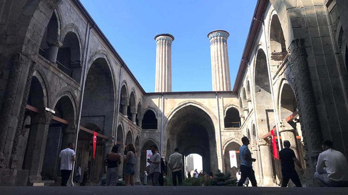 erzurum cifte minare1.jpg