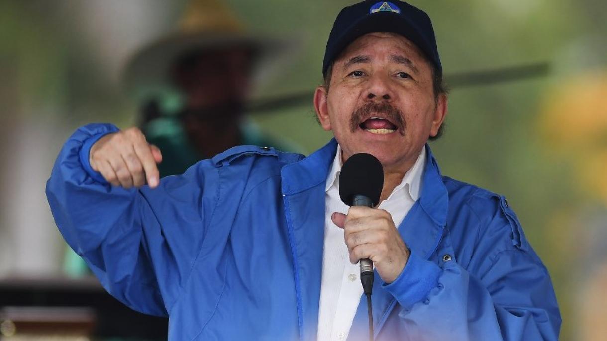 Presidente da Nicarágua recusa abandonar o poder, num contexto de manifestações e repressão.