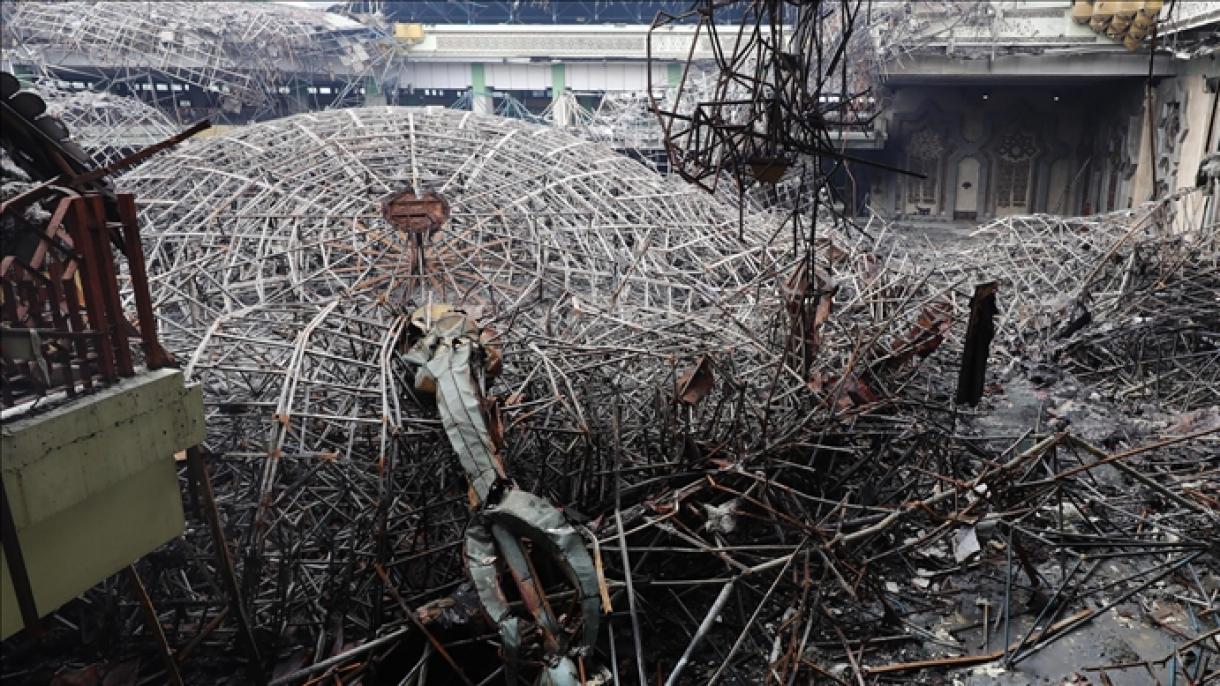 印度尼西亚清真寺圆顶倒塌