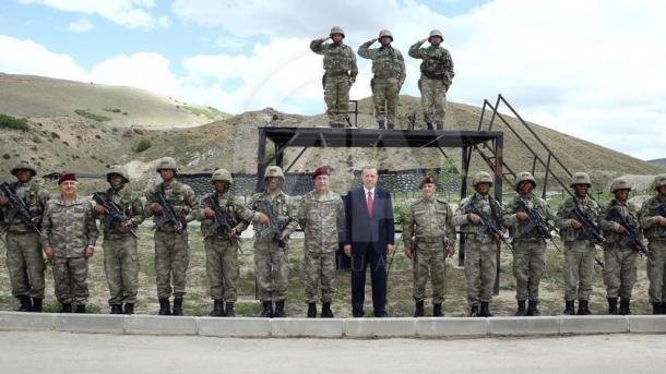 Ərdoğan Türkiyənin Xüsusi Təyinatlı Qüvvələr Komandirliyində oldu