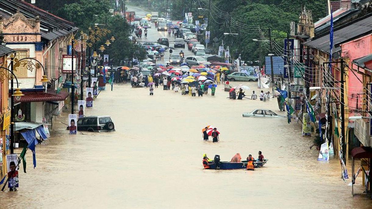 马来西亚多地强降雨引发洪灾