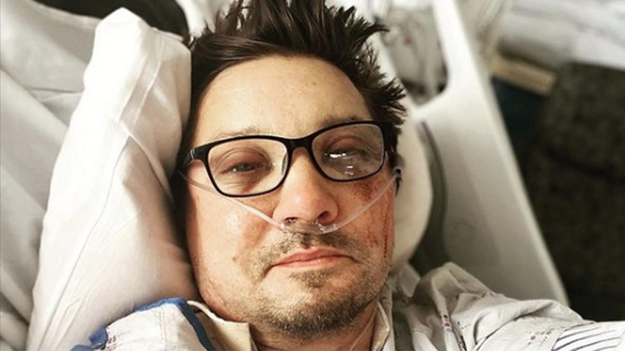 El actor Jeremy Lee Renner agradece a sus fans tras cirugía debido a un accidente