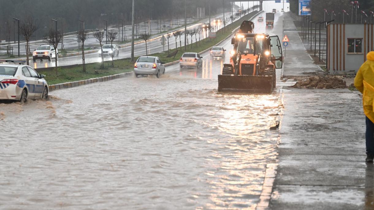 Türkiye, devastante alluvione sconvolge l'area terremotata