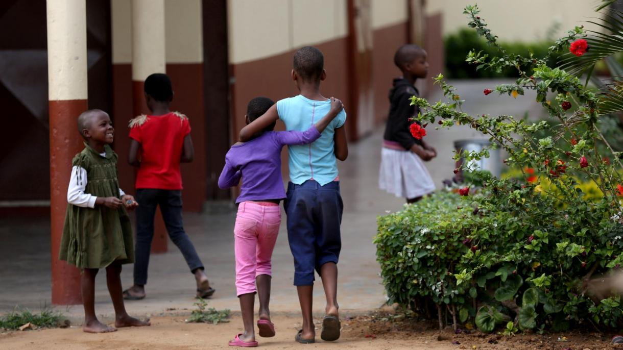 Se inauguran otra vez 52 escuelas en Mozambique