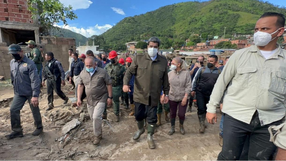 Maduro visita la zona afectada por inundaciones: “Las Tejerías va a renacer como el ave Fénix”