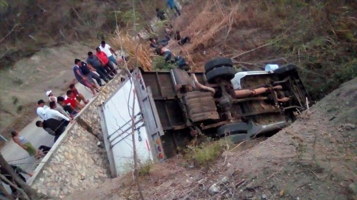25 migrantes mueren y 29 resultaron heridos en accidente de tránsito en México