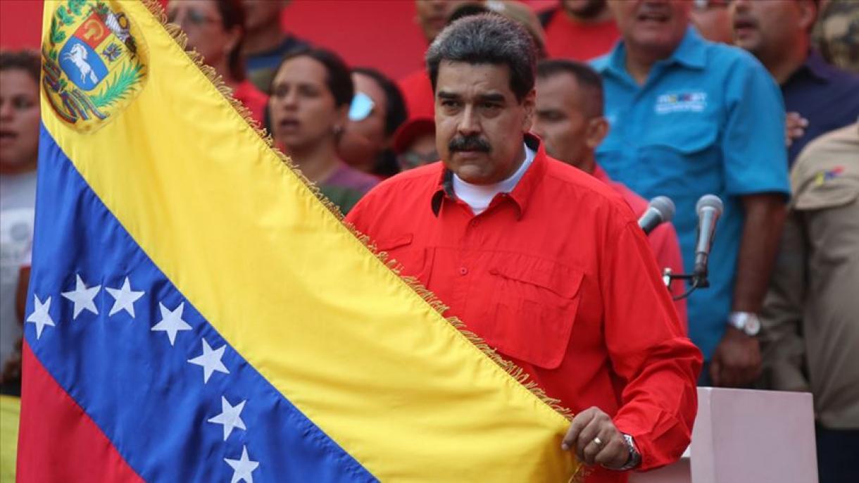 Maduro anunciou o início de manobras militares alargadas na fronteira colombiana