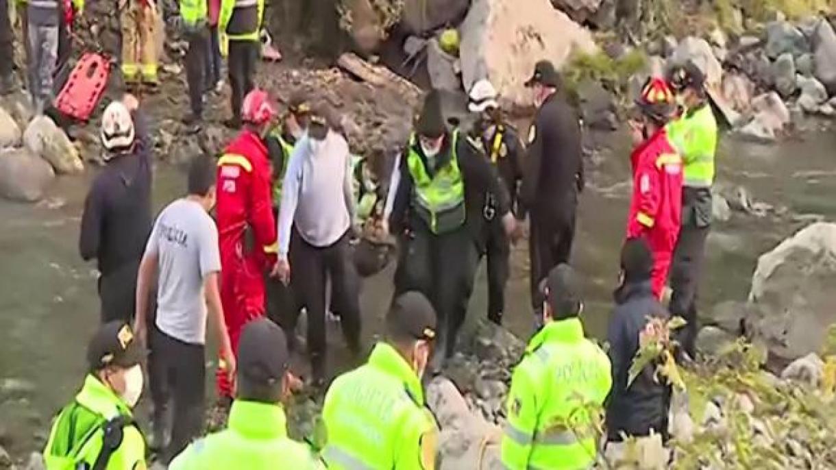 Жертвите на катастрофата в Перу нараснаха на 33...