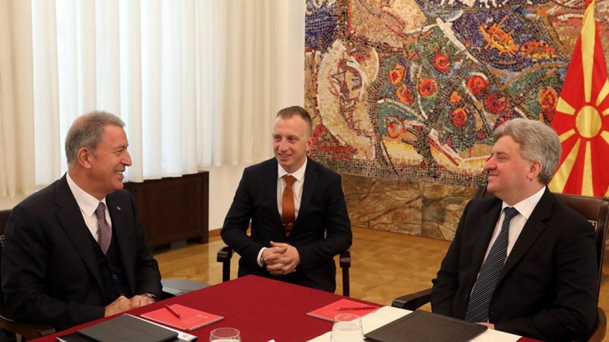 Hulusi Akar Kuzey Makedonya Cumhurbaşkanı İvanov.jpg