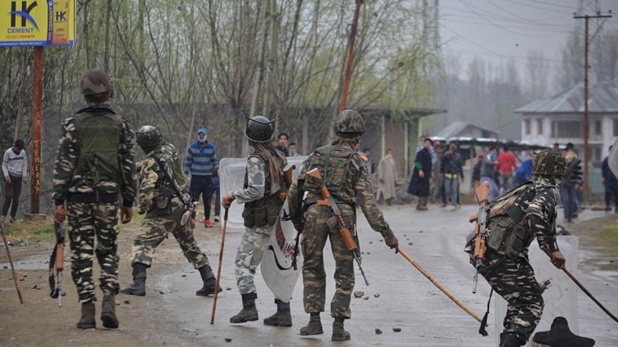 Jammu kashmir hududida 2 nafar isyonchi bilan 1 nafar Politsiya xodimi halok bo’ldi.