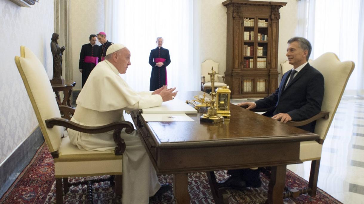 El papa y Macri se centran en pobreza en Argentina durante un encuentro "positivo"