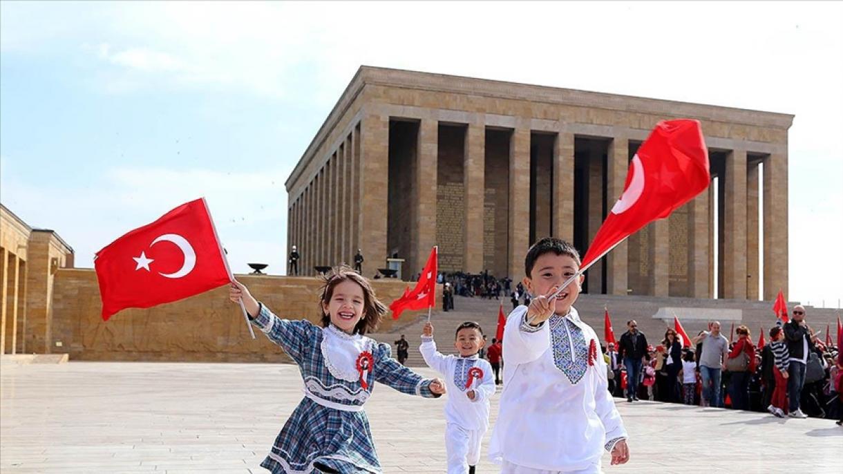 «23 – ئاپرېل مىللىي ئىگىلىك ھوقۇق ۋە بالىلار بايرىمى» تەنتەنىلىك ھالدا تەبرىكلەنمەكتە