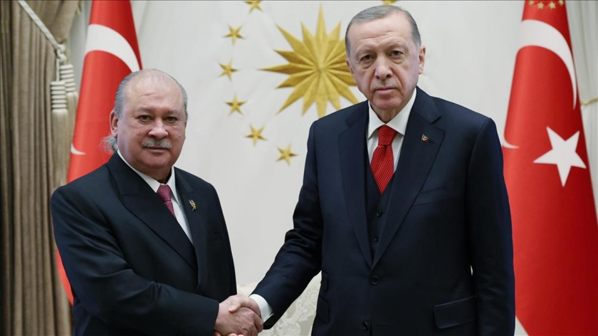 Il presidente Erdogan incontra il Sultano di Johor