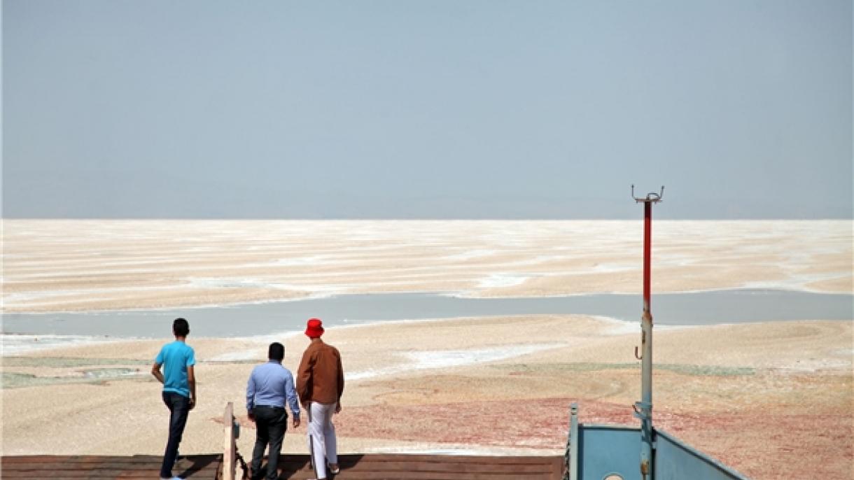 حجم آب دریاچه ارومیه 1.9 میلیارد متر مکعب کاهش یافت