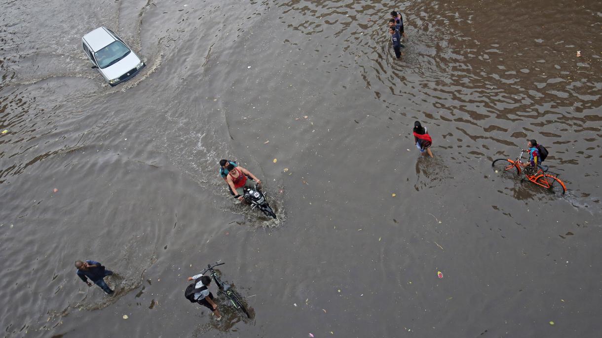 印度多地遭强降雨侵袭