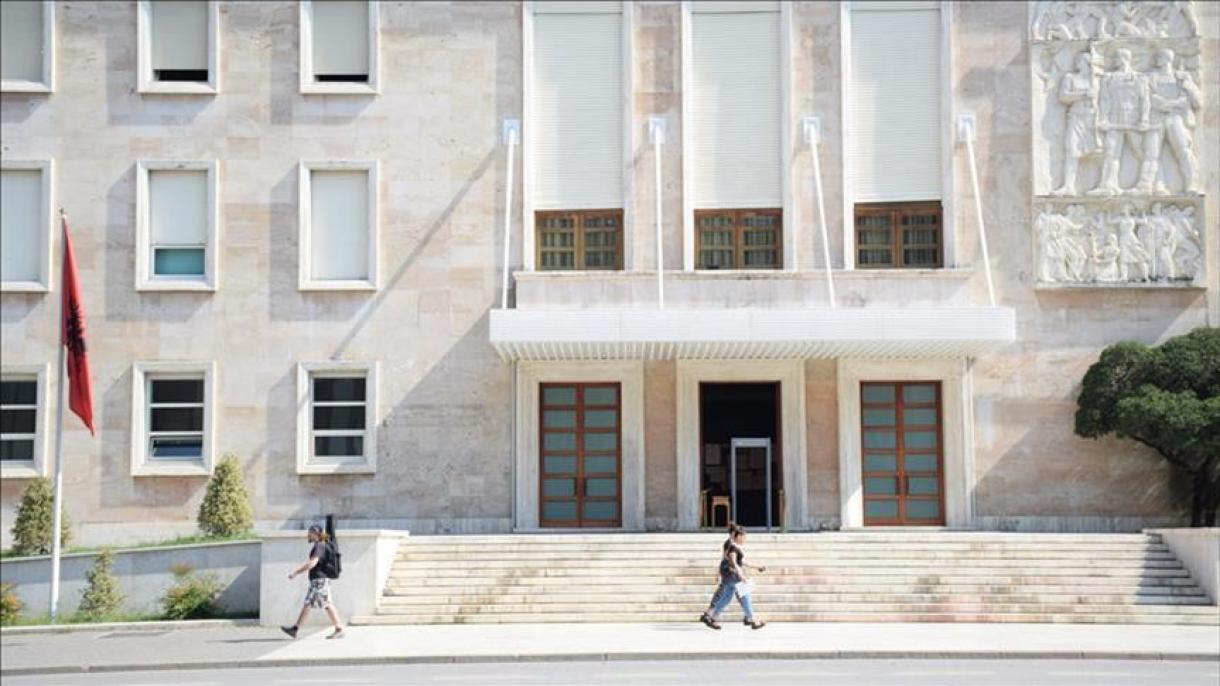 Shqipëria mbyll disa institucione arsimore të FETO-s