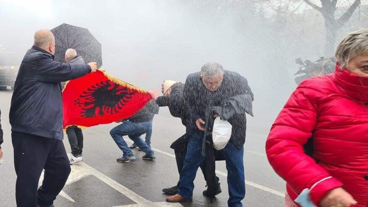 Arnavutluk_DP gösteri_1.jpg