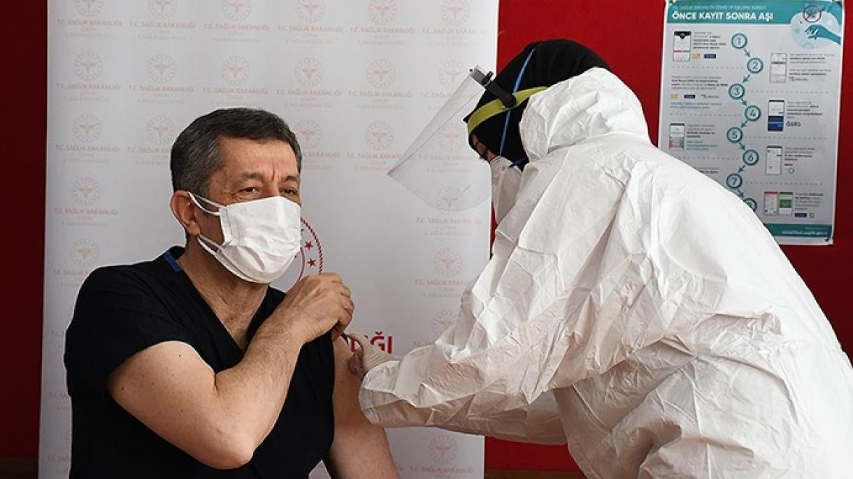 Turkiyada o’qituvchilarni koronavirusga qarshi emlash boshlandi