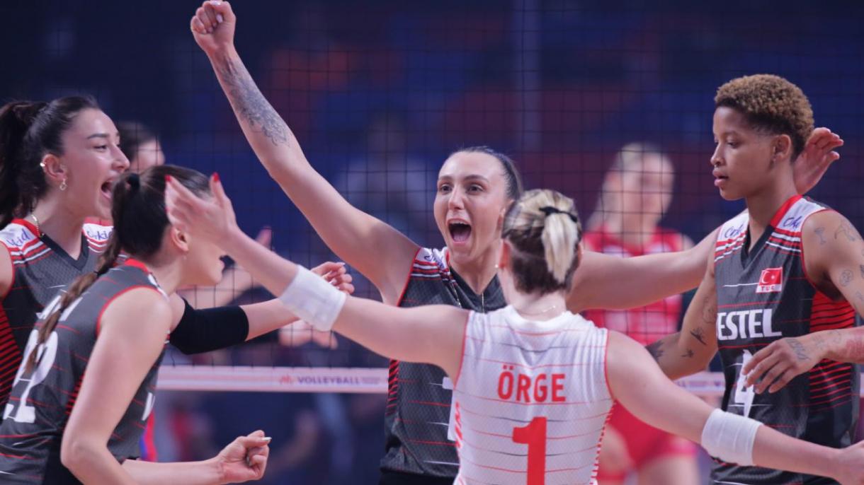 Voleybol üzrə Qadın Milli Komandamız ikinci matçda da qələbə qazanıb
