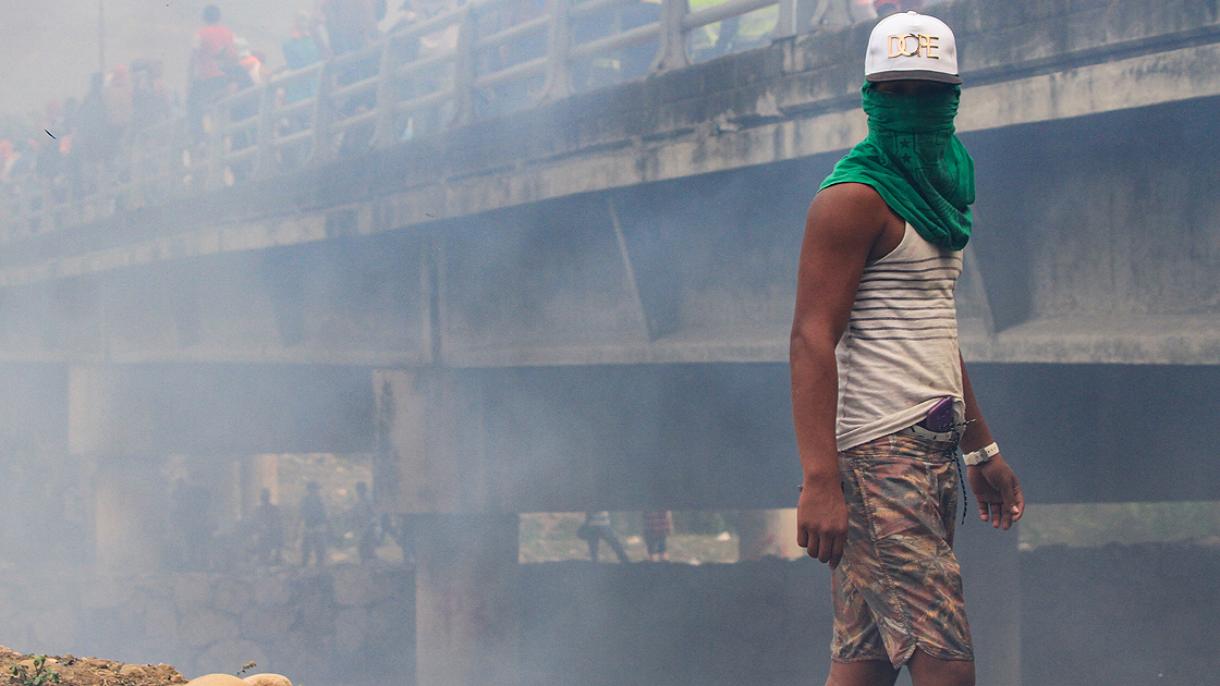venezuela sinirinda catisma2.jpg
