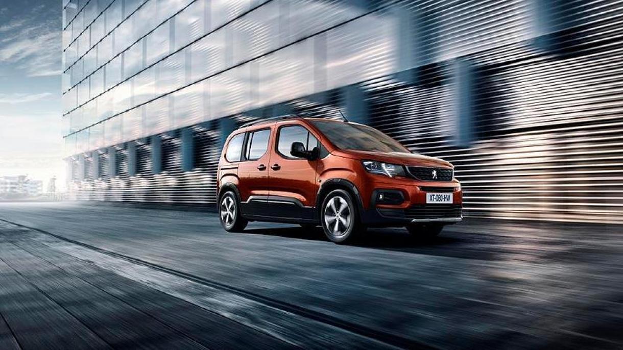 Le groupe automobile français PSA suspend ses activités en Iran