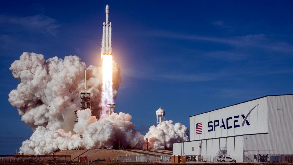 スペースXの貨物宇宙船「ドラゴン」が国際宇宙センターに到着、物資を届ける