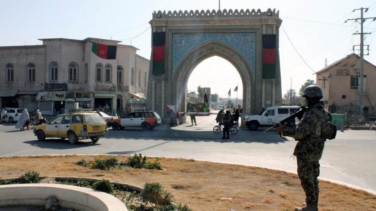 په کندهار کې یو تن پولیس خپل ۸ ملګري په ډزو وژلي دي