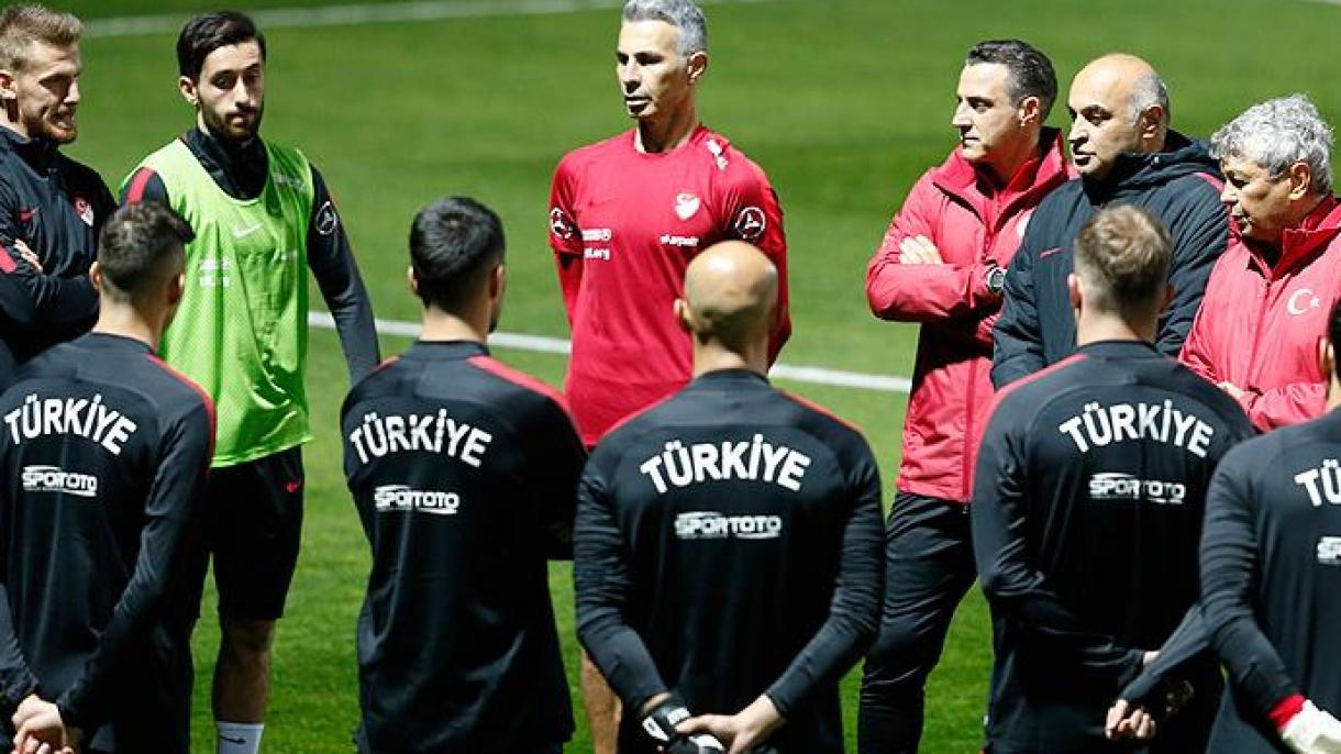 Futbol üzrə Türkiyə yığması isveç matçı üçün hazırlıqlara başladı