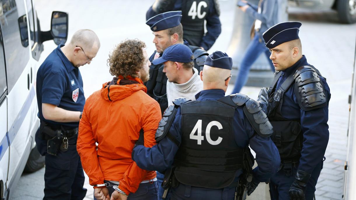 Русия протестира ареста на руските фенове във Франция...