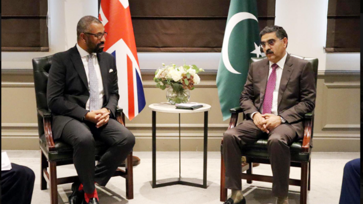 نگراں وزیراعظم انوارالحق کاکڑ سےبرطانیہ کےوزیر خارجہ جیمز کلیورلی کی ملاقات