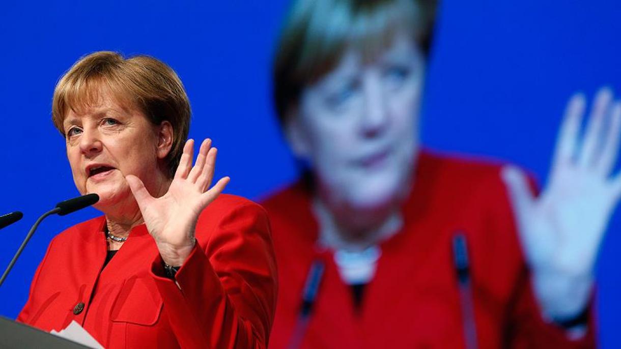 Angela Merkel İsrail səfərini ləğv etdi