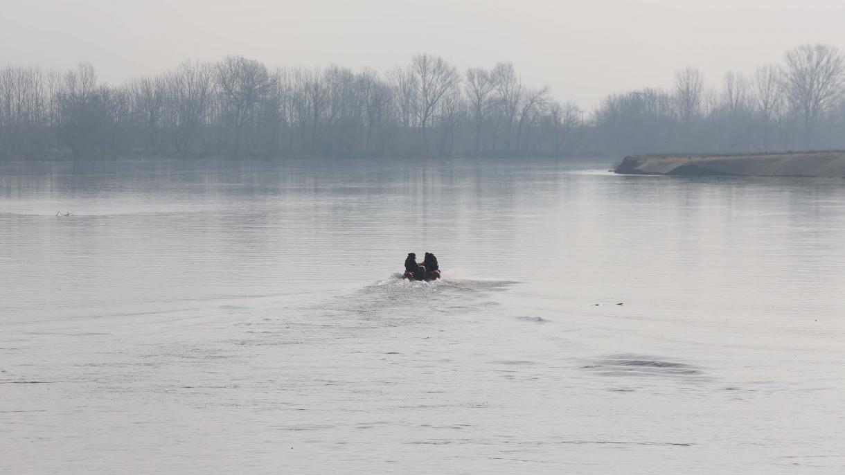 Felborult egy migránsokat szállító csónak a Merics-folyón