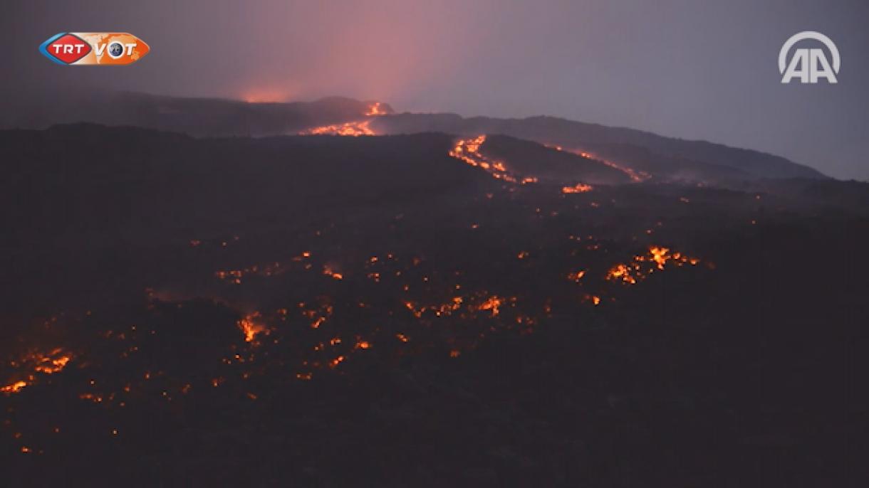 Etna continua eruzione