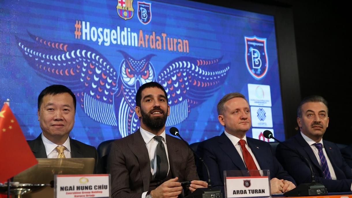 O Başakşehir torna oficial a assinatura de contrato com Arda Turan