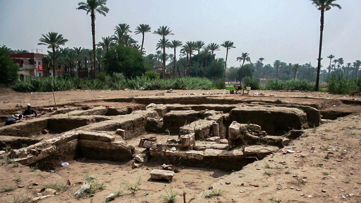 قاهره ده ۲۰۰۰ مۆنگ ییللیق تاریحی اثر تاپیلدی
