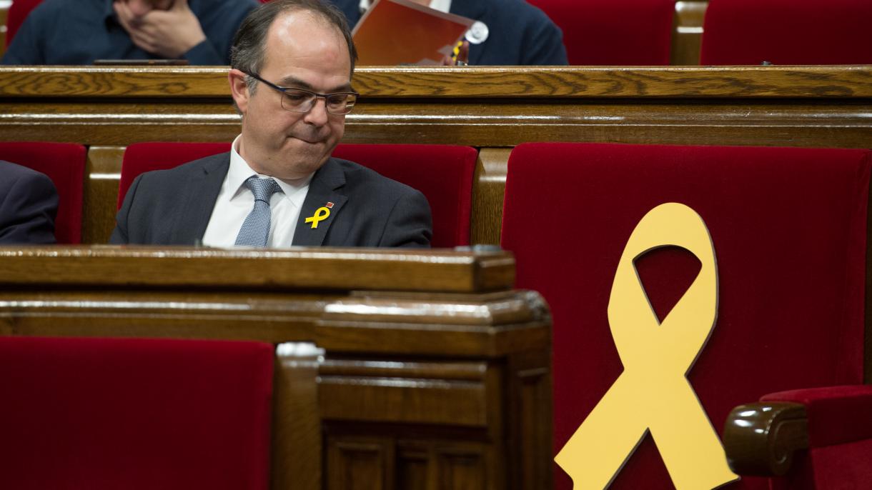 Madrid pide que se eliminen los lazos amarillos en los edificios públicos en Cataluña