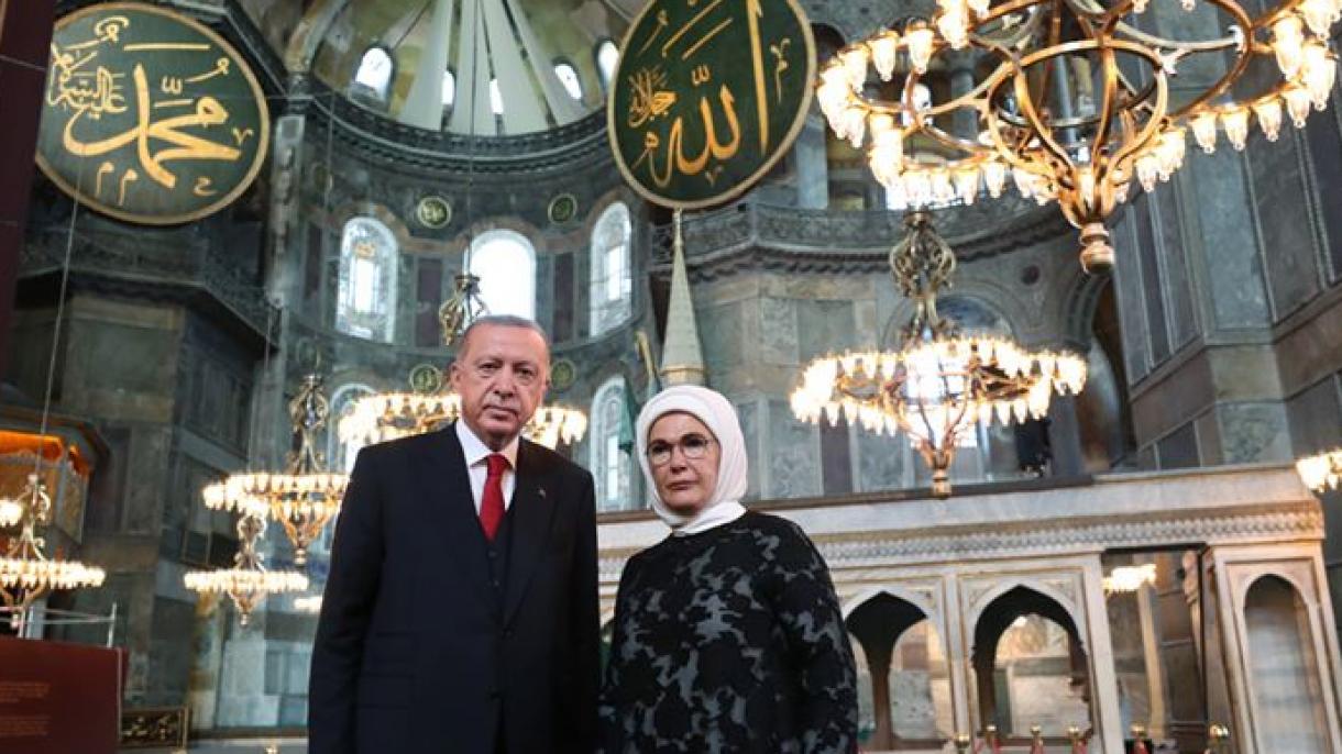 Erdoğan ha ritweettato un post sull'account della Moschea di Hagia Sofia-i Kebir Cami-i Şerifi