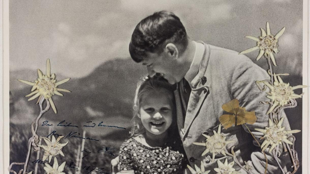 گىتلېرنىڭ بىر يەھۇدىي كىچىك قىز بىلەن چۈشكەن رەسىمى سېتىشقا سۇنۇلدى
