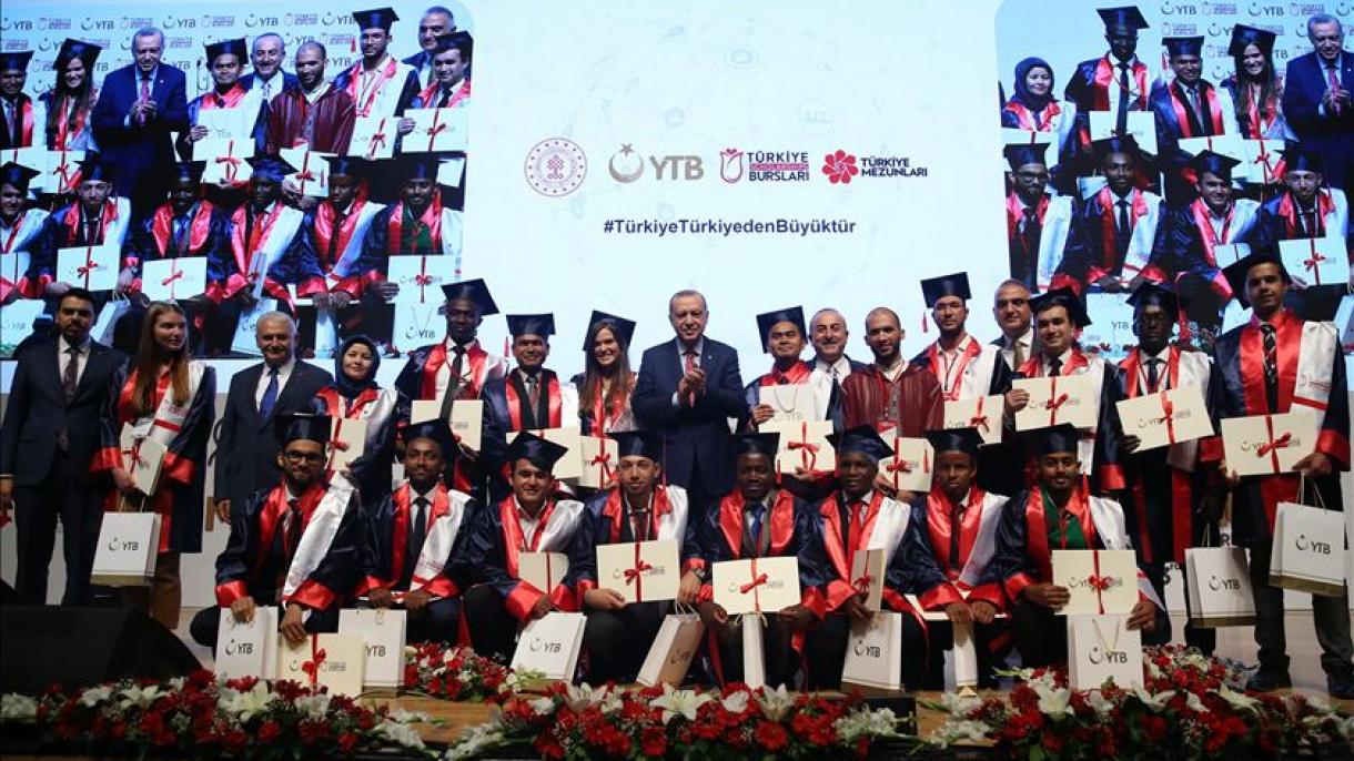 土耳其总统出席第八届国际学生毕业典礼