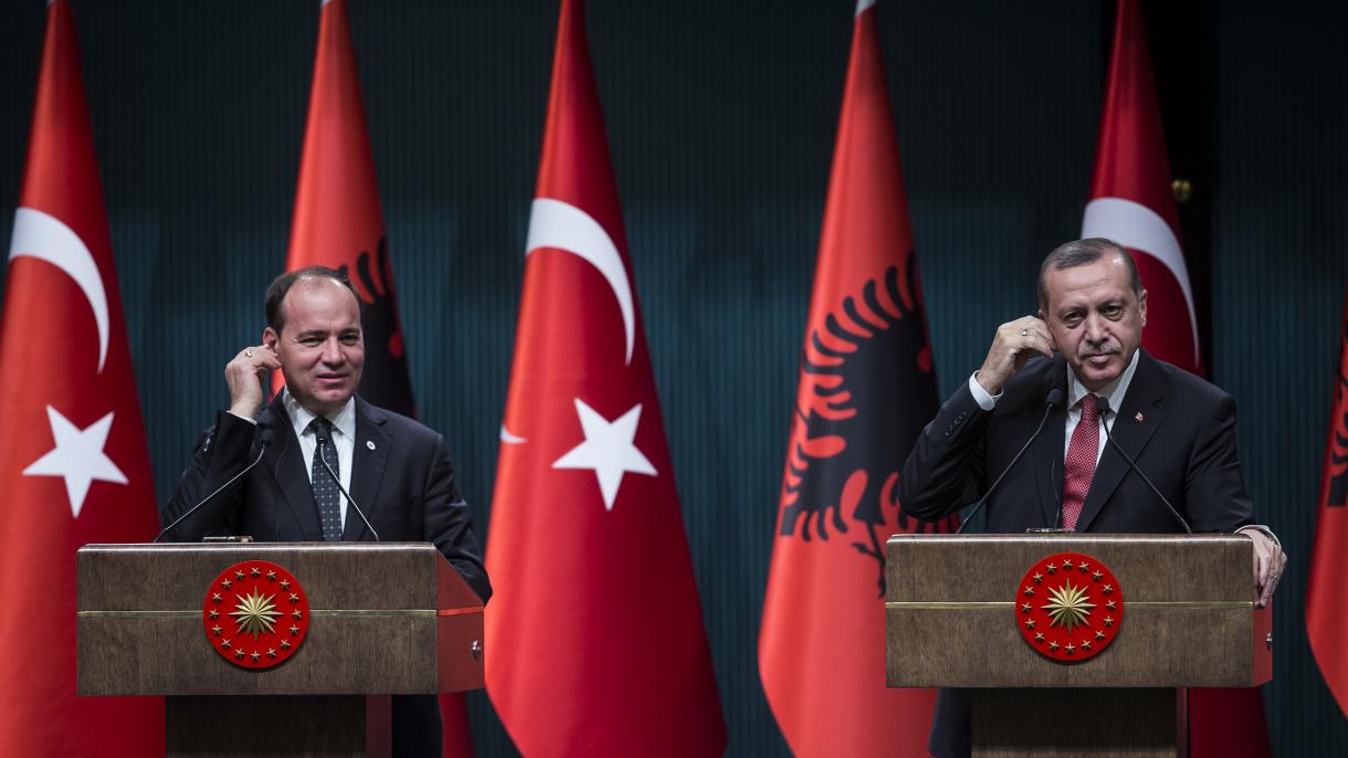 Preşedintele Albaniei ın vizita la Ankara